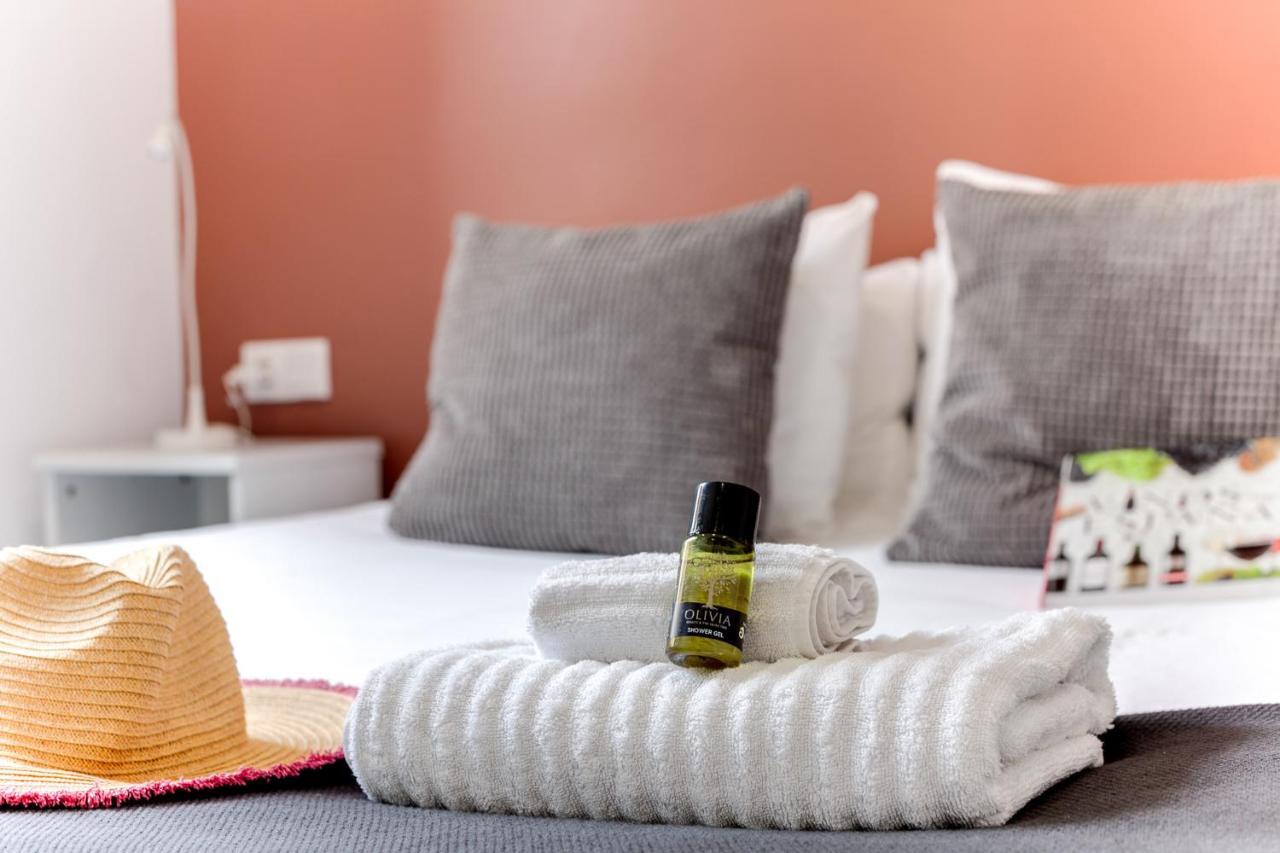 City&Beach Apartments 3 In City Center Barcelona Bagian luar foto